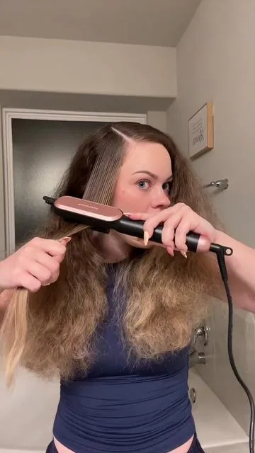 I love this straightening brush 😍