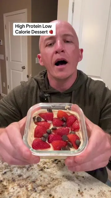 High protein low calorie healthy dessert. #highprotein #lowcalorie #diet #weightloss #smartfoodscale #foodscale #macros