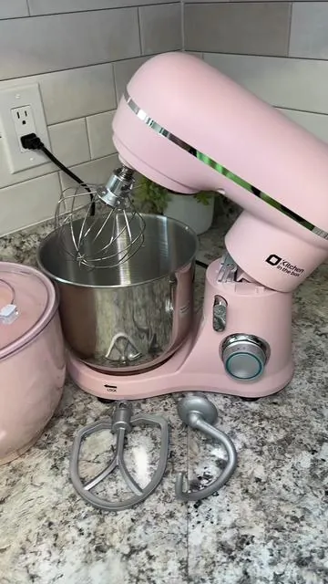 This 3.5 quart electric kitchen mixer is the perfect size! #mixer #kitchenmixer #bakingmixer  #kitchenintheboxmixer  #whiskitgood  #bake  #mixingmadeeasy  #kitchenessentials #kitchengadgets  #WhipItGood #BakeAndBlend #MixerMaven