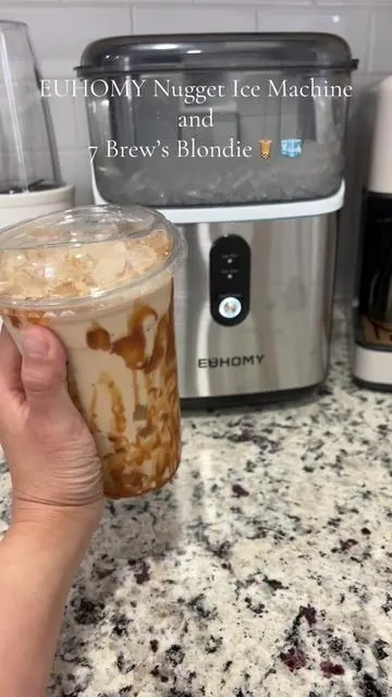 7 Brew’s Blondie with some nugget Ice. 😮‍💨🧋🧊 #nuggetice #euhomy #icemachine #7brew #icedcoffeeathome #icedcoffee #7brewblondie #cafecito #coffee 