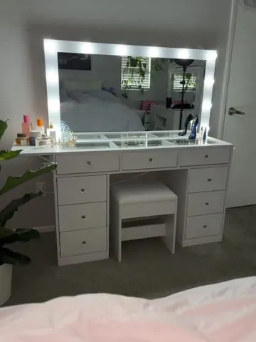 I honestly love the extra space the side panel gives 🥹💕 and it does collapse comes in this gorgeous black and pink color too! You can click the orange cart or shopping bag link in the video to see them 🥰🛒🛍️@FUSOU Furniture #vanity #largevanity #vanity #dreamvanity #makeupvanity #giftsforher #mothersday #mothersdaygift #bedroom #gettingready 