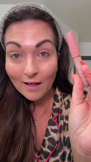 Guys these really don’t last long! The @SKINN Cosmetics products are having a major moment!! Don’t get stuck waiting for the restock buy the colors you can! #glowup #face #makeup #makeuproutine #eyeshadow #smokeyeye #eyeliner #mascara #mascarareview 