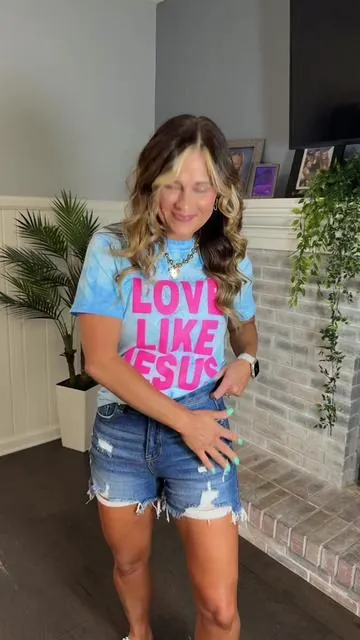Ryder risen checks all the boxes for what you’d want in denim shorts! Snag the dark and light wash!  #jeanshorts #denimshorts #distresseddenim #shorts #TikTokFashion 