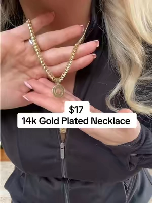 The quality of these necklaces really are so impressive for the price #kissyan #kissyanjewelry #necklace #necklaces #necklacestack #jewlery #afforablejewelry 