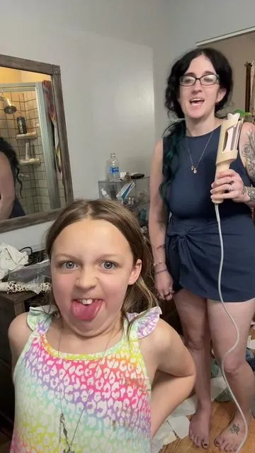So easy even a child can do it! @TYMO BEAUTY US #tymo #tymocurler #tymocurlpro #curling #haircurling #momsoftiktok #fyp 