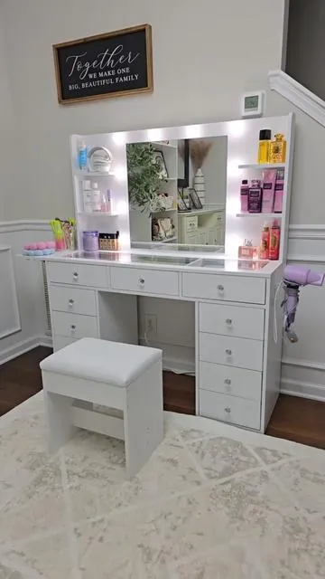 #vanitymakeup #tocador #maquillaje #makeup #ideasderegalo #giftideas #mothersday #mothersdaygiftideas #birthdaygift #birthdaygiftideas #giftideasforher #vanitydesk #diadelasmadres #tiktokmademebuyit #tiktokshoprestock #springtok #tiktokshopspringglowup #tiktokshopfinds #tiktokshopcreatorpicks #espejoled #fusoufurniture 