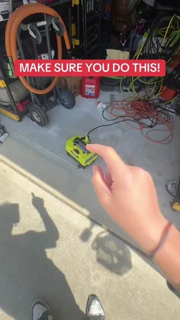 don’t make this mistake  #PressureWashing #PowerWashing #PressureWasherHose #MingleHose #TikTokMadeMeBuyIt #CleaningTools #HomeImprovement #DetailingTools #TikTokShopFinds #carcleaninghack 