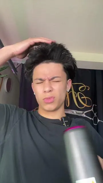 Best diffuser for styling your straight hair 🤷‍♂️ #diffuser #straughthair #styling #hair #ionic #tiktok #shop #evancutz #fyp 