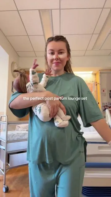 The most perfect post partum lounge set #postpartum #postpartumjourney #postpartumbody #pregnancy #maternity #maternityoutfits 