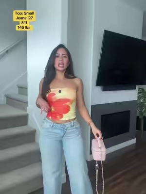 It is almost a requirement to wear a tube top when wearing low rise jeans I love the way it looks. It’s really giving Y2K. #TikTokShop #tiktokmademebuyit #summervibes #SummerOutfit #jeans #jeanoutfits #outfitwithjeans #tubetops #fashion #OOTD 