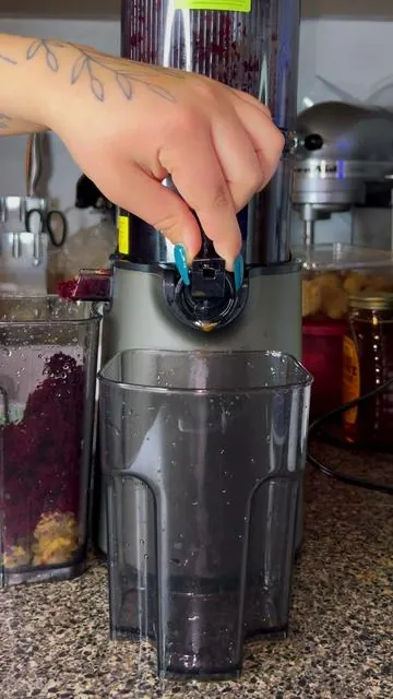 ENTIRE FRUITS!! 😱😯 I’m OBSESSED with this  juicer and is on a HUGE SALE RIGHT NOW! #creatorsearchinsights #creatorsearchinsights #tiktokshopmothersday #tiktokshopmemorialday #tiktokshoprestock #springtok #springbreak #spring2025 #juicer #juice #freshjuice #juicing #juicerlife #kitchenappliances #healthylifestyle #wellness #homeessentials #kitchenfinds #kitchenmusthaves #morningroutine #cleaneating #vitamins #fruitjuice #detox #springkitchen #juicecleanse #healthyhabits #springrefresh #springvibes #tiktokspringglowup #springglowup #fyp 
