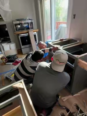 La manera más fácil de instalar gabinetes, sin ayuda solo una persona lo puede instalar! 👍👌💪#tiktokshop 