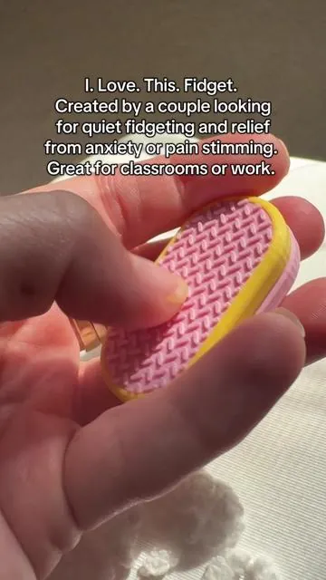 @MozzieMakes #fidget #fidgetslider #magneticfidget #fidgets #fidgetsforschool #fidgetsforlife #audhdtok 