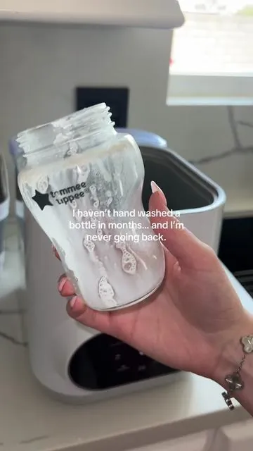 This Grownsy bottle washer is the real MVP. It washes, sterilizes, AND dries — all in one. If you’re drowning in bottles like me, this is your sign to grab it. Linked in my TikTok Shop — mom life made easier! #MomTok #BottleWashingHack #BabyMustHaves #TikTokMadeMeBuyIt #MomLifeHacks #NewMomFinds #MomEssentials #TikTokShopMoms @Grownsy 