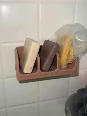 A self draining soap dish @Kitsch  #everythingshower #soapdish #selftanroutine #haircareroutine #haircareproducts #kitsch #haircare 