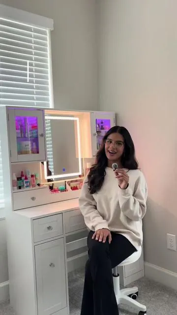 answering some faq about my vanity!! ignore the cuts it was to make sure i didn’t over talk because i have a habit of doing that 🌝 @VOWNER #tiktokmademebuyit #tiktok #TikTokShop #vanity #makeupvanity #makeup #whitevanity #spaciousvanity #roomdecor #vanitysetup #vanitymirror #homedecor 