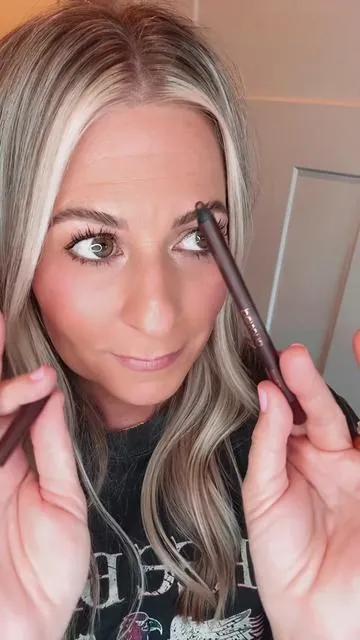 The new trend for all the green eyed girls!  @Persona Cosmetics Chocolate smudge proof eyeliner is a game changer for your makeup routine!!!I also love the color “plum”!! #persona #personacosmetics #eyeliner #eyelinertutorial #eyelinerhack #eyemakeup #browneyeliner  #Tiktokshopmothersday  #tiktokshopmemorialday  #tiktokshoprestock  #springbuy #aprilmademebuyit  #ttsdelightnow #tiktokshopsummerturnup