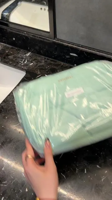 Unboxing my new toiletry bag ✨ It’s light green 🤩🤩#bagsmart #shopvideocarnival #bags #toiletrybag #cosmeticbag #travelbag 