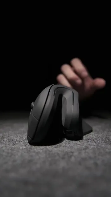 Had no idea a vertical mouse could make such a difference#verticalmouse #gamingmouse #mouse #protoarc #gamingaccessories #tech #fyp 