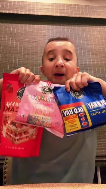 The BEST @Popdaddysnacks Review! GET THESE WHILE YOU CAN! #popdaddysnacks #pretzels #tiktokshop #mukbang #asmr #jshock #snackreview 