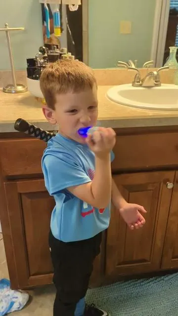 Miracle toothbrush for kids, lifesaver ! #kidsoftiktok #kidstoothbrush #lifehack #kidhack 
