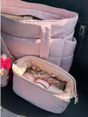 Aesthetic🌷 Perfect pink set as a Mother’s Day gift 🎀#bagsmart #shopvideocarnival #tiktokshoprestock #giftidea #mothersday #pink #cutebag #totebag #makeupbag 