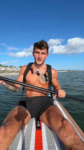 This is your sign to get yourself an inflatable paddle board and go on more adventures this summer! It’s easy to set up and is very portable. Well worth the money for the experiences you will have. Hit that link in the bottom left corner of the video! #paddleboard #wateractivities #swimmimg #beachdays #paddleboarding 
