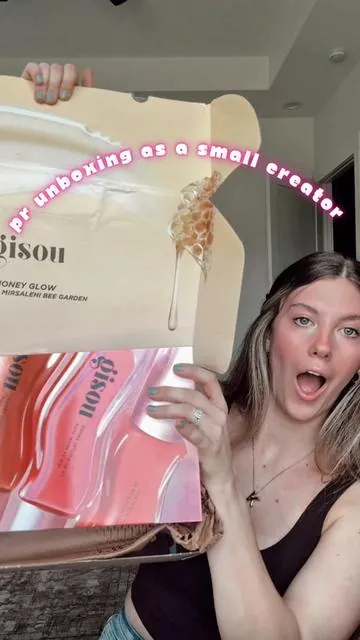 all my packages i got this week 🤍🤍🤍 i literally get SO excited to open every single one!!! #smallcreator #smallcreators #smallcreatorsupport #smallcreatorsontiktok #microinfluencer #microinfluencertips #microinfluencertiktok #prunboxing #prhaul #freeproducts #howtogetpr 
