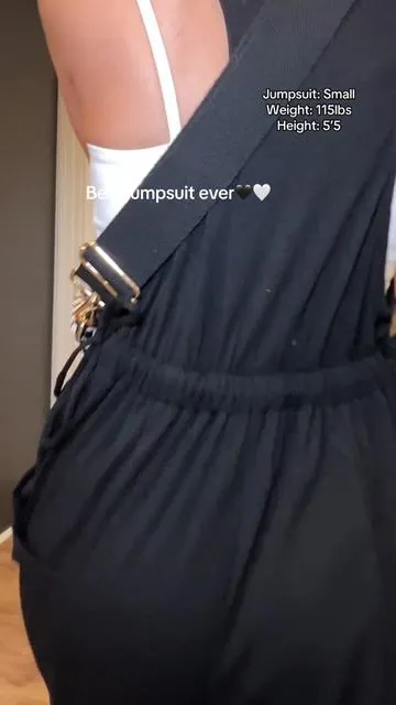 The way this jumpsuit snatches your waist is so flattering🤍🖤 #tiktokshop #jumpsuit #outfit #wovenbumbag #fashion #trending