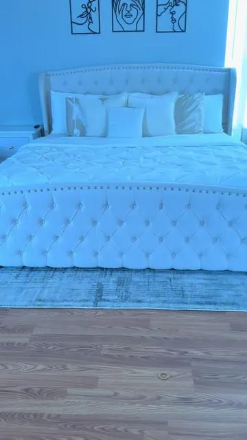Hermosa cama de terciopelo #cama#bedframe #tiktokshop #bed#king#beige ##summerintheoutdoors #summerintheindoors @amerlifeofficial @Amerlife 