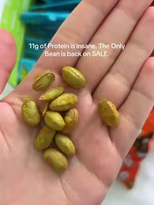 Love the buffalo and sriracha flavors. These are great on the go for a high protein snack.😋🤤 #theonlybean #highprotein #crunchyasmr #snakesoftiktok #eatwithme #tiktokshopfinds #edamame 