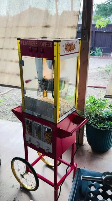 Máquina para hacer palomitas 🍿 😁😁🥳🥳🥳perfecta para fiestas, reuniones o noches de película  #partyplanning #partysupplies #popcornmachine #circus #movienightideas 