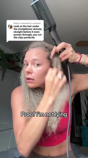 Replying to @aanaordaz I promise I’m not trying to deceive you I’m just pulling it tight and applying pressure as I straighten it! #tymoringplus #tymoring #tymostraightningcomb #curlyhair #tymo2love #tymobeauty 
