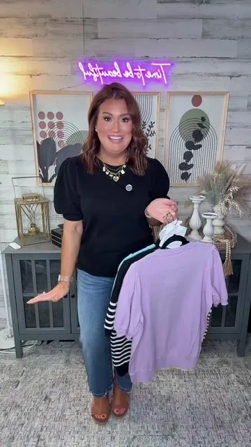 I cannot even with this puff shoulder short sleeve top!  The price point is incredible and the silhouette is STUNNING!! @WIHOLL @OFEEFAN #puffsleeves #shortsleeve #businesscasual #summeroutfit #dealsforyoudays #ttsacl 