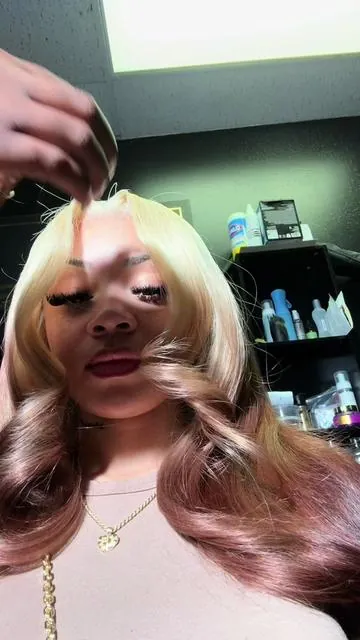 Everyone kept asking where this wig was from so here u go @Cute Bein Hair Shop , I got is 613 13x6 30in wig .😽