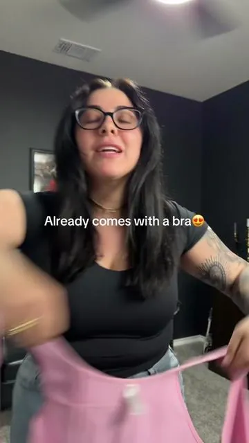 This one has a built in bra?!!! #waisttrainer #fajas #shapewear #snatchedwaist 