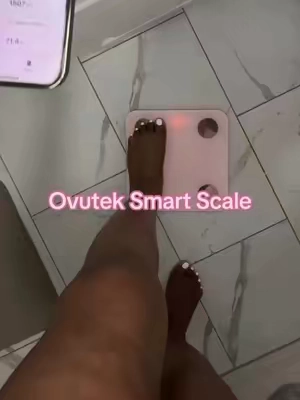 I’m clutching my invisible pearls because of this Ovutek Smart scale😳 #ovutek #smartscale #weighingscale #bmi #weightlossjouney #pinkscale 