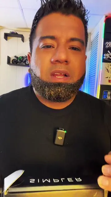 Simpler color para tu barba #borralascanas #pinturaparacanas #beardcolor #beardcare 