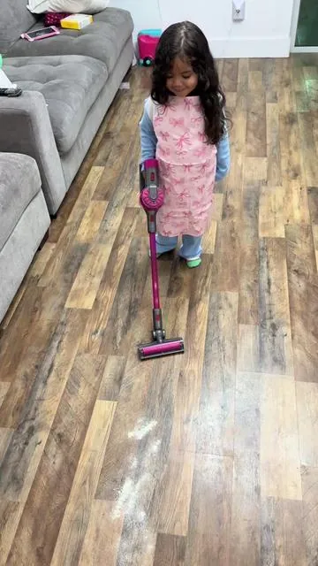 @SHNAYLE #kidsvacuum #aspiradoraparaniños #toddlergiftideas #momanddaughter 