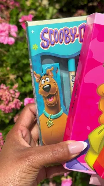 BESTIESS!! You’re NOW able to get your hands on our BRAND NEW SCOOBY-DOO LIP KIT, AND REVAMPED DAPHNE AND VELMA LIP KITS NOW!!!! 🤯🤯😍