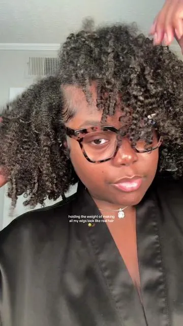 & when it comes to a curly natural wig..it’s gone give REAL HAIR every time! 😭👏🏾 @OQHAIR @oqhairshop #vpartwiginstall #oqhairreview #realisticwigs #afrocurlywig #gluelesswig #vpartwigs #therickiacimone 