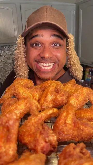 this fryer got me geeked, I love it so much! my dinner taste like the restaurant now. getchu one while they’re on sale, I’m tellin ya! Recipe: marinate overnight then fry twice for 5 minutes each time at 350 baby! A tray of chickn wings, pattem dry 1/4 teaspoon black pepper 1/4 teaspoon white pepper 1/4 teaspoon garlic powder 1 1/2 teaspoons salt 1 teaspoon sugar 1 tablespoon soy sauce 1 tablespoon Shaoxing cooking wine( don’t sub this!!) 1 teaspoon sesame oil (don’t sub this one either) 1 egg 1 tablespoon cornstarch 2 tablespoons flour And of course oil, old oil is better in my opinion 😂. If you got allergies sub out what you need to stay breathin #deepfried #chickenwings #deepfryer #chinesetakeaway #pukomc #susteas #friedchicken #friedfish 