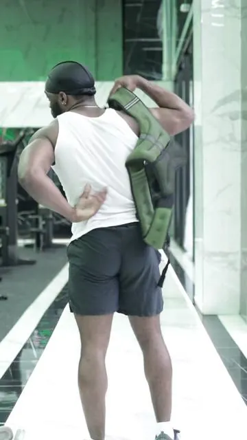 Grab your weighted vest before it runs out summer is around the Coner! #gymtok #gymtip #weightloss #weightedvest #fyp 