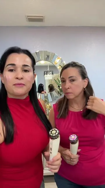 La piel de mi mamá usando el flare de Inia ( microcorriente facial ). #inia @INIA Official #microcorrientefacial #flare #flareinia 