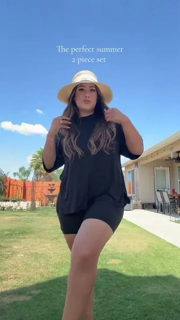 I’ll be living in this 2 piece set all summer 🥰 #2pieceset #summer2piecesoutfits #summeroutfit #loungewear 