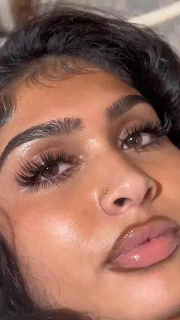 DIY lash kit #clusterlashes #divlashes #lashkit #diylashextensionsidealsforyoudays #fyp #foryou#keyholmes #tiktokshop#summersale #tiktokmademebuyit #trending#musthave #viral #giftideas #tiktokshopspringglowup