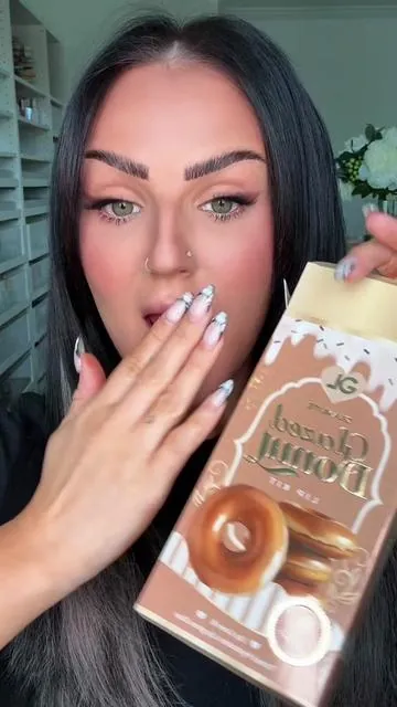 Honestly, this formula is everything and this combo is stunning. I love it with my eyes with complexion! New fav alert 😭 #lipkit #lipcombo #makeup #beauty 