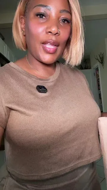 Let me put you on real quick… You know those viral videos where you can hear the makeup brushes, the cooking sounds, the little ASMR vibes that keep you watching? This is the mic. #C#ContentCreatorToolsT#TikTokMadeMeBuyItContentSecrets #A#ASMRVibesSmallMicBigImpact