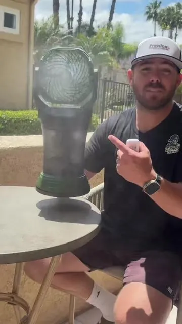 Super awesome and powerful fan Mister . Comes with a remote and last a long time . Super awesome fan when you’re out for sporting events #f#fanm#misterfan