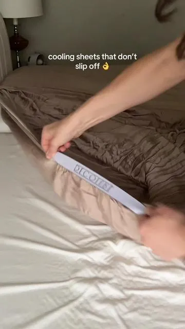 Why don’t they make all sheets this way 😅 #fittedsheet #bamboosheets #beddingsets #bedding #kingsize #coolingsheets 